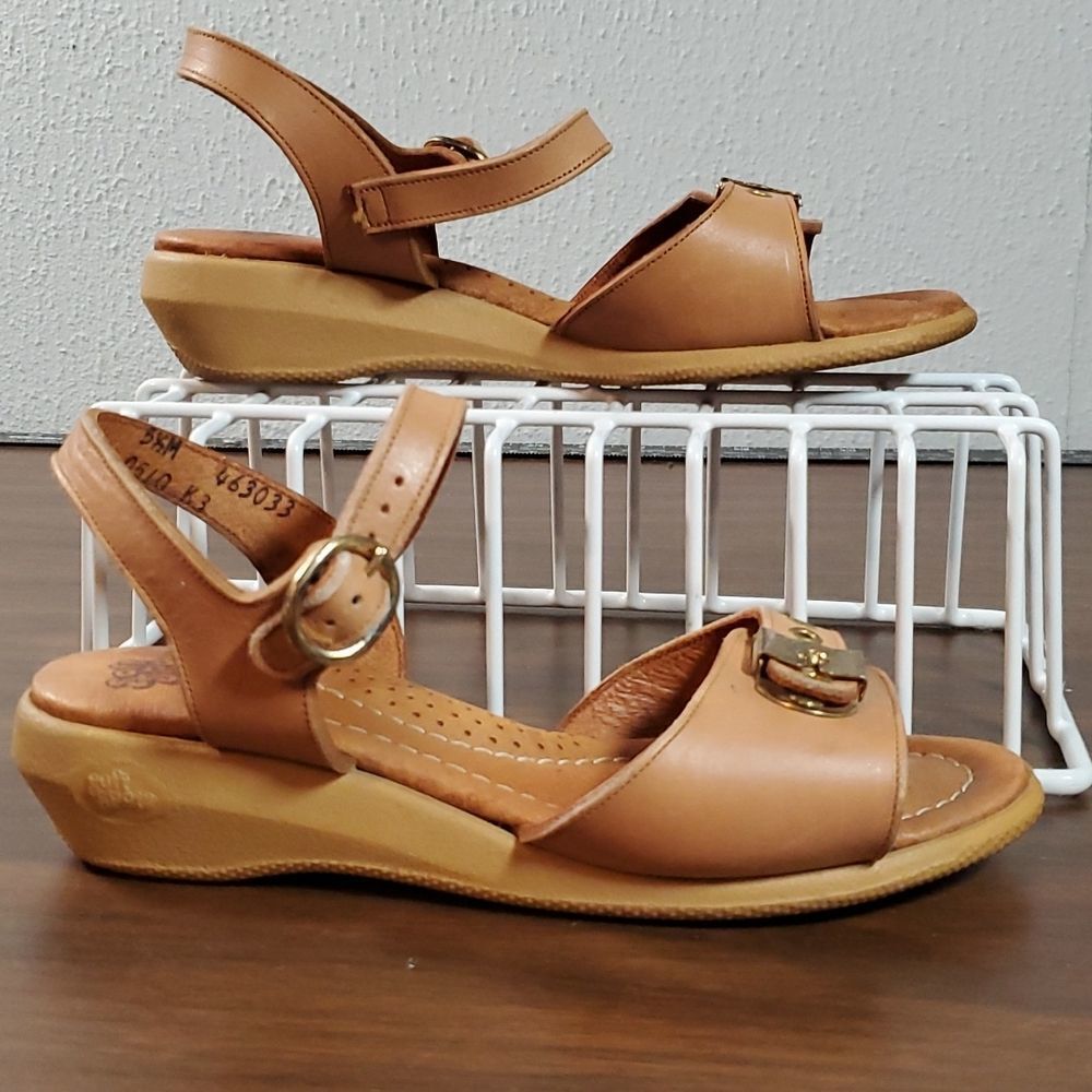 1970's Vintage Soft Spots Kitten Wedge Heel Tan Leather‎ Sandals Made In USA